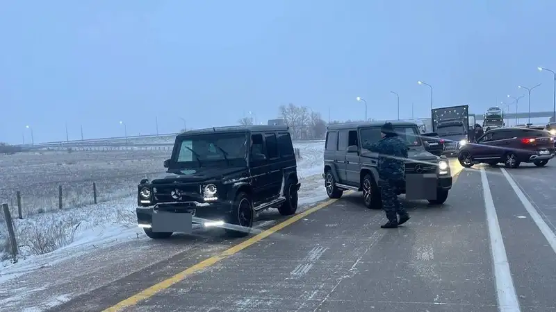 Погоня на закрытой трассе: в Карагандинской области задержали двух водителей Gelandewagen