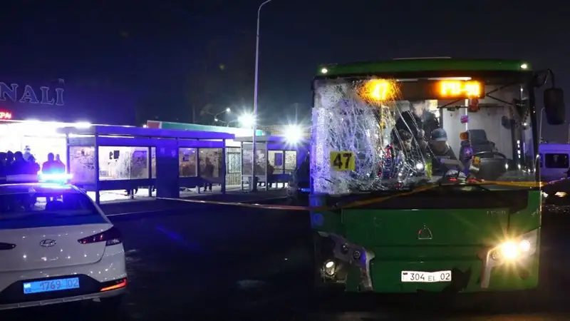 Автобус въехал в группу людей: врачи рассказали о состоянии пострадавших