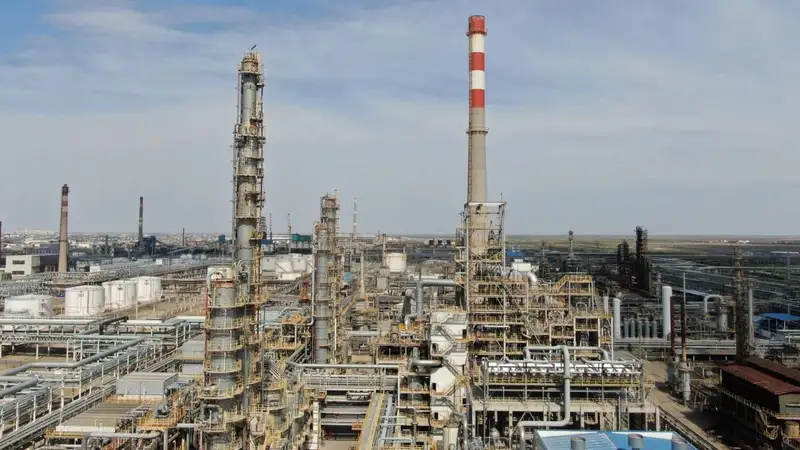 Какой вклад вносит АНПЗ в развитие Атырауского региона