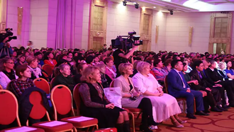 Итальянский привет от победительниц республиканского конкурса "Супербухгалтер-2015", фото - Новости Zakon.kz от 28.04.2016 17:52