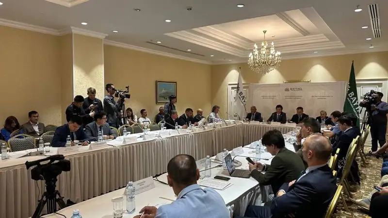 На сколько в Казахстане хватит воды? Партия "Байтак" провела круглый стол