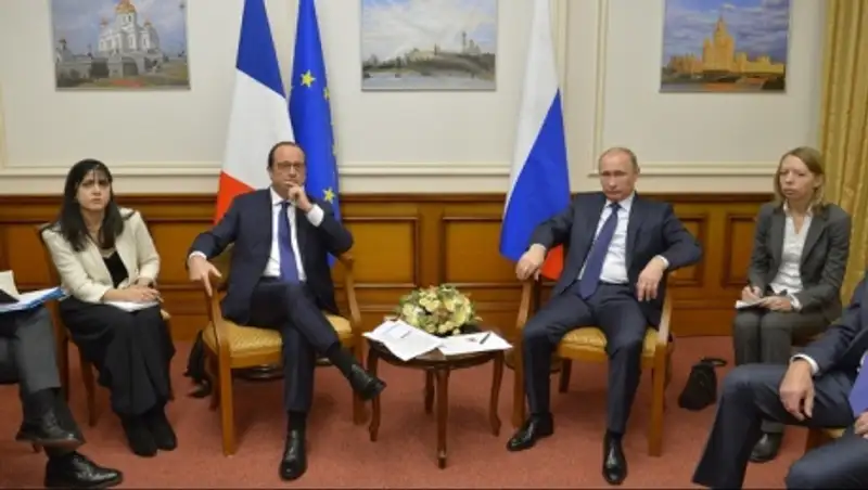 Путин и Олланд проводят встречу во Внуково