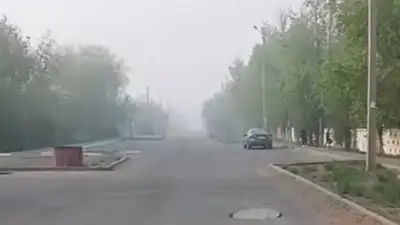 Жители Павлодара жалуются на сильный смог и запах гари - горит свалка твердо-бытовых отходов, фото - Новости Zakon.kz от 13.05.2023 02:25