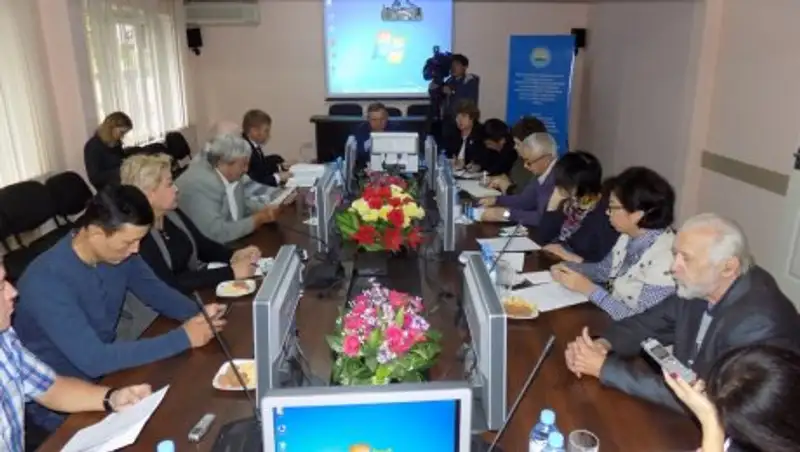 Рухани жаңғыру: Общественность ВКО поддерживает переход казахского языка на латинскую графику