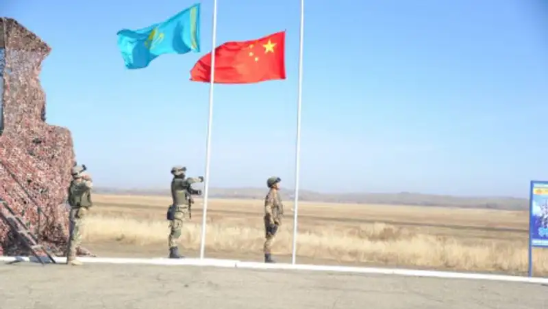Казахстанские и китайские вооруженные силы защищают общие ключевые интересы - посол КНР в РК