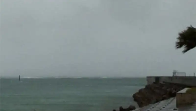 Тайфун "Накри оставил без света почти четверть миллиона японских домов