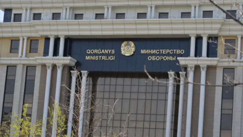 После взрывов в Арыси Ермекбаев проверил условия хранения боеприпасов в Отаре