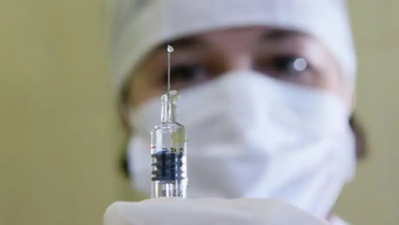 Китай начал испытания вакцин против птичьего гриппа H7N9