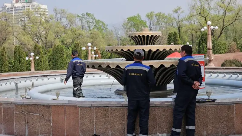 подготовка алматинских фонтанов к запуску, фото - Новости Zakon.kz от 30.04.2023 10:00