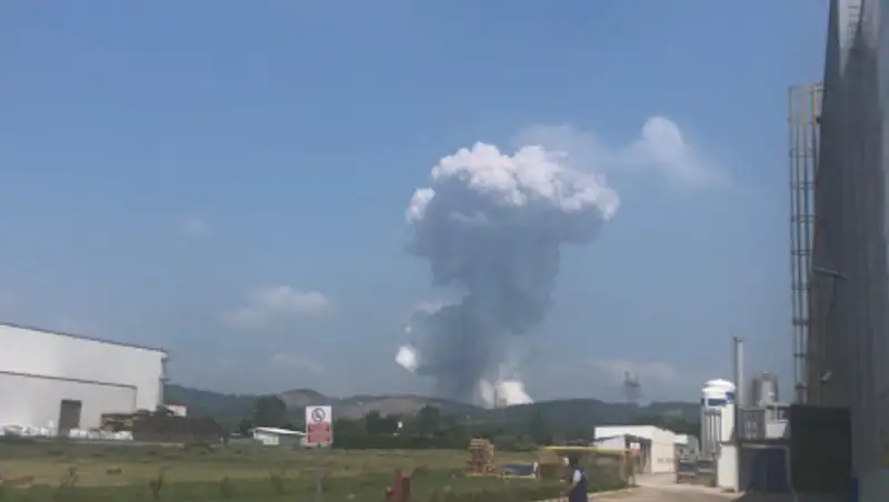 Около ста человек пострадали от взрыва на фабрике фейерверков в Турции