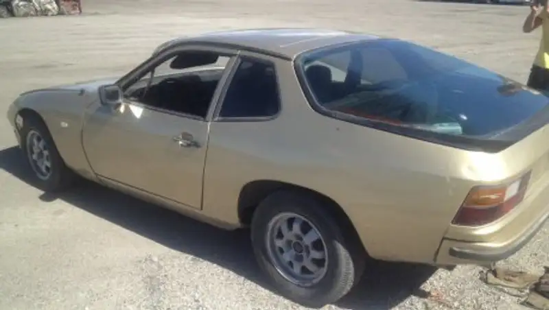 Утилизация по-казахски: в Талдыкоргане сдали в утиль «Porsche 924» 1985 года выпуска