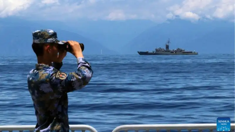 Минобороны Тайваня: 20 боевых самолетов и 14 кораблей Китая подходят к острову