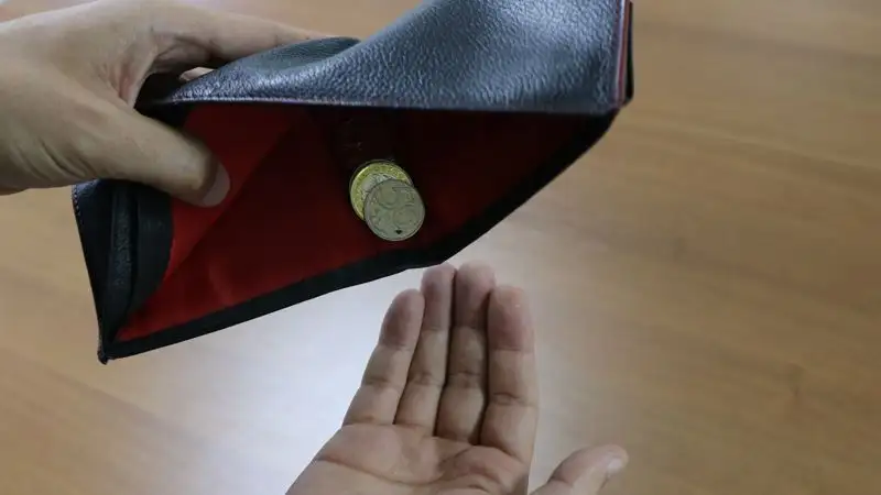 Для жительницы Туркестана помощь в получении пособия обернулась кредитом в 500 тысяч тенге