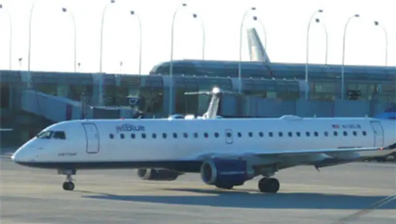 У самолета в США во время полета открылся эвакуационный трап, фото - Новости Zakon.kz от 21.11.2013 16:51