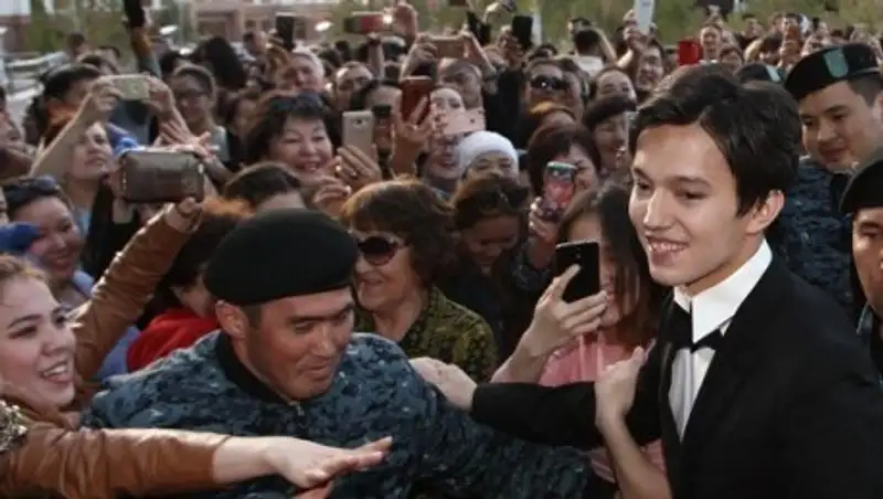 Димаш Кудайбергенов призвал молодежь прославлять Казахстан на весь мир