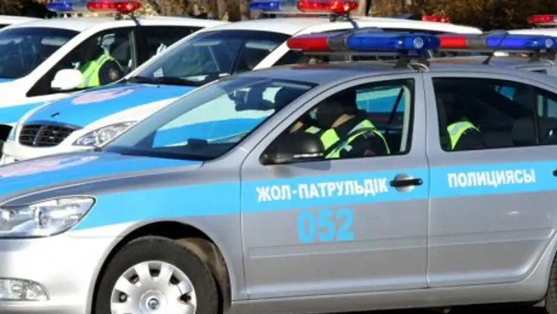 После неоднократных указаний, полицейские Усть-Каменогорска сняли тонировку с патрульных машин