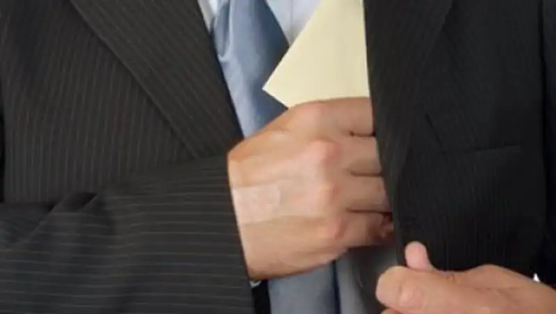 Аким сельского округа задержан за взятку в Алматинской области