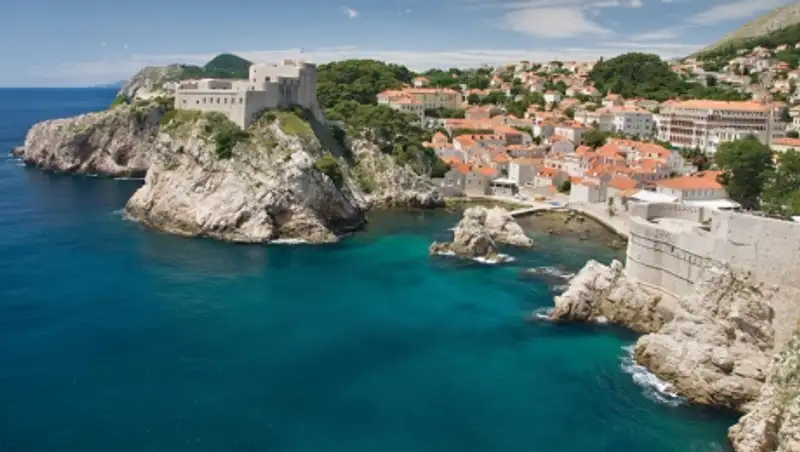 Черногория временно ввела безвизовый режим для граждан Казахстана