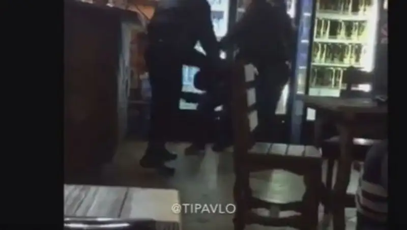 Задержаны сотрудники охранной фирмы, избившие посетителей кафе в Павлодаре