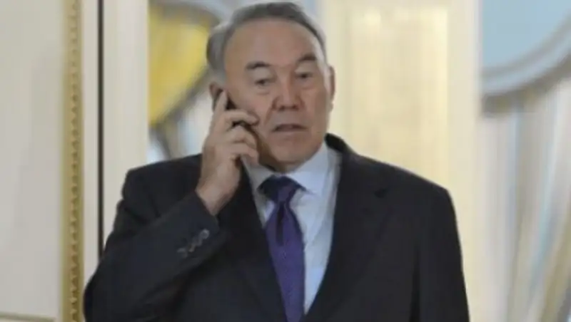 Назарбаев поговорил по телефону с Атамбаевым