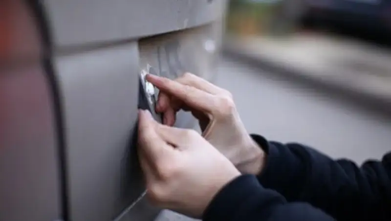 Оставляли записки с требованием: в Алматы поймали воров госномеров