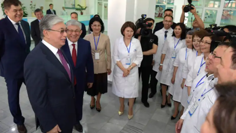 Токаев встретился с медиками и производителями Кызылординской области