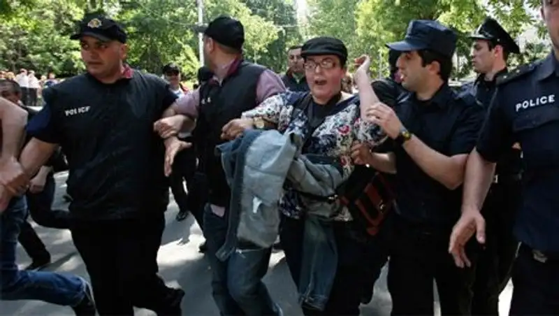 Сторонники и противники Саакашвили передрались в Тбилиси