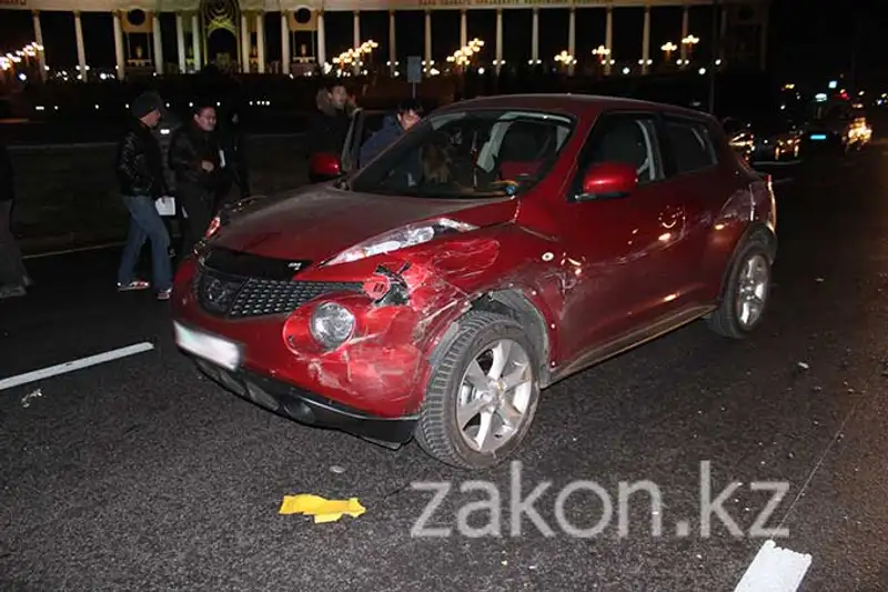 Две машины такси протаранил пьяный водитель Мерседеса в Алматы (фото) Две машины такси протаранил пьяный водитель Мерседеса в Алматы (фото), фото - Новости Zakon.kz от 18.11.2013 20:48