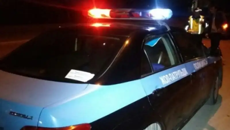 У шымкентского врача, оказывавшего помощь пострадавшим в ДТП, угнали авто