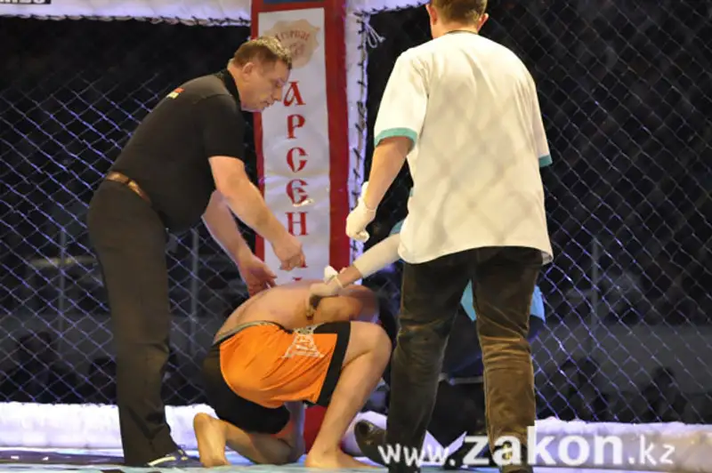 «Атилле» пришла «Смерть». Емельяненко выиграл в Алматы 18 бой в карьере (фото) «Атилле» пришла «Смерть». Емельяненко выиграл в Алматы 18 бой в карьере (фото), фото - Новости Zakon.kz от 22.12.2011 19:31