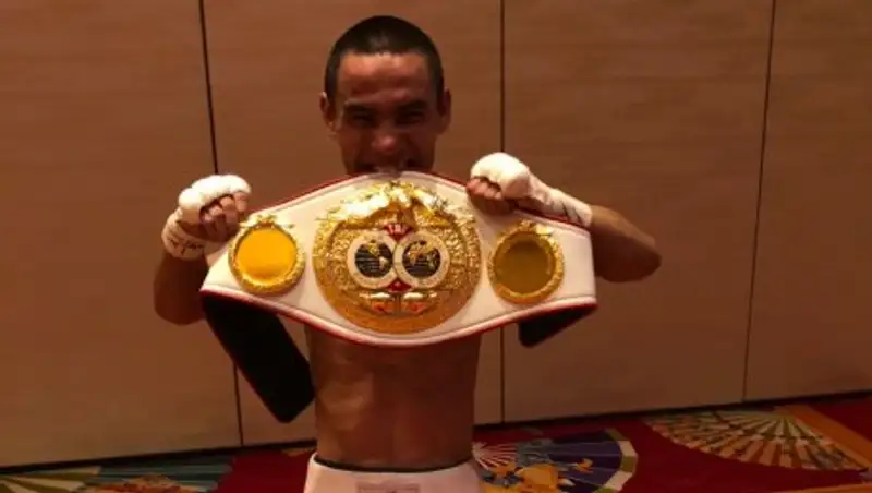 Мадияр Жанузак выиграл пояс IBF