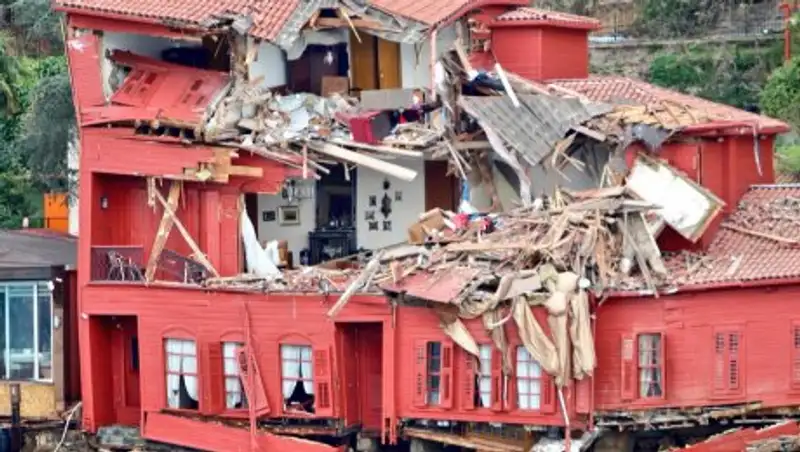 Танкер разрушил особняк XVIII века в Стамбуле