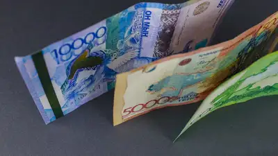 Почему тенге продолжает падать, фото - Новости Zakon.kz от 20.09.2023 14:35