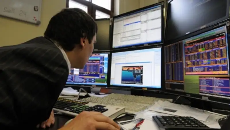 Курс национальной валюты Азербайджана снизился за сутки на 33,5%