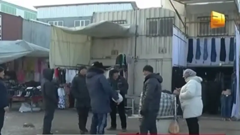 В Алматы торговцы, пострадавшие из-за пожаров на "барахолке", жалуются на неопределенность