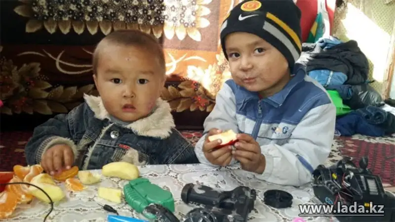 В заброшенном здании на промзоне Актау живет семья переселенцев с детьми В заброшенном здании на промзоне Актау живет семья переселенцев с детьми, фото - Новости Zakon.kz от 14.11.2013 23:51