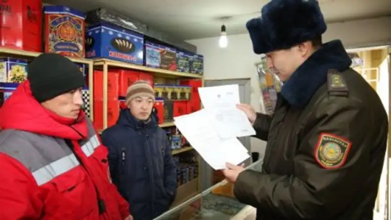 С 20 декабря на рынках Алматы пройдут рейды по изъятию некачественной пиротехники