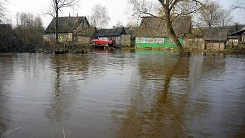 В поселке Мойынты Карагандинской области ведутся работы по недопущению подтопления