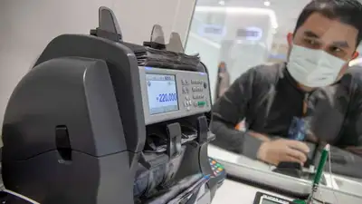 обменники, тенге, доллар, фото - Новости Zakon.kz от 10.03.2023 11:18