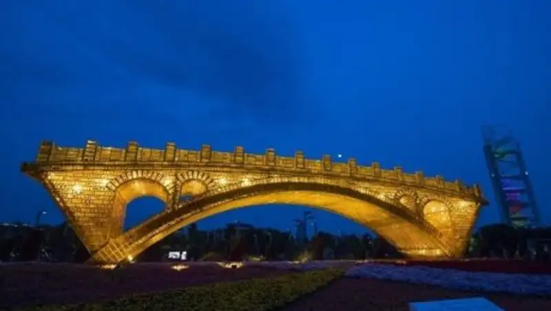 Архитектор «Золотого моста» приедет на форум мэров