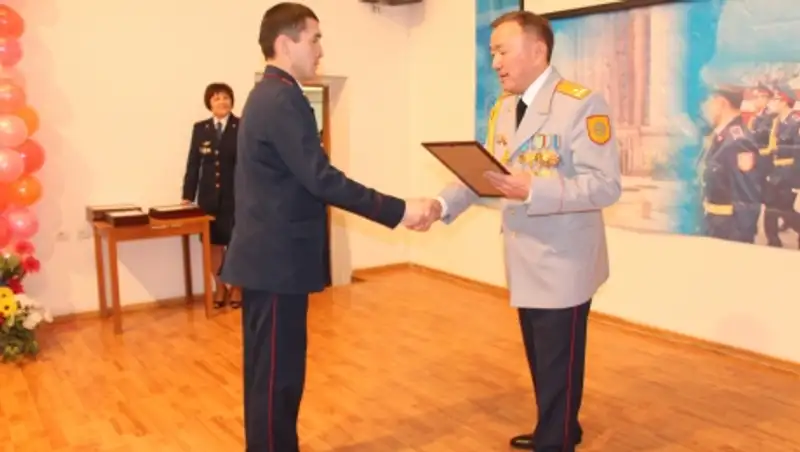 В честь праздника Первого Президента РК были награждены 82 сотрудника ДВД на транспорте