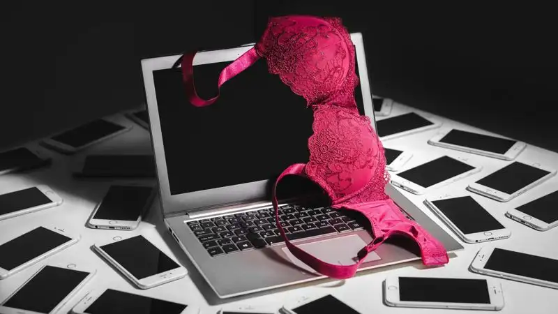 Пикантное фото жительницы Семея оценили в 1 млн тенге