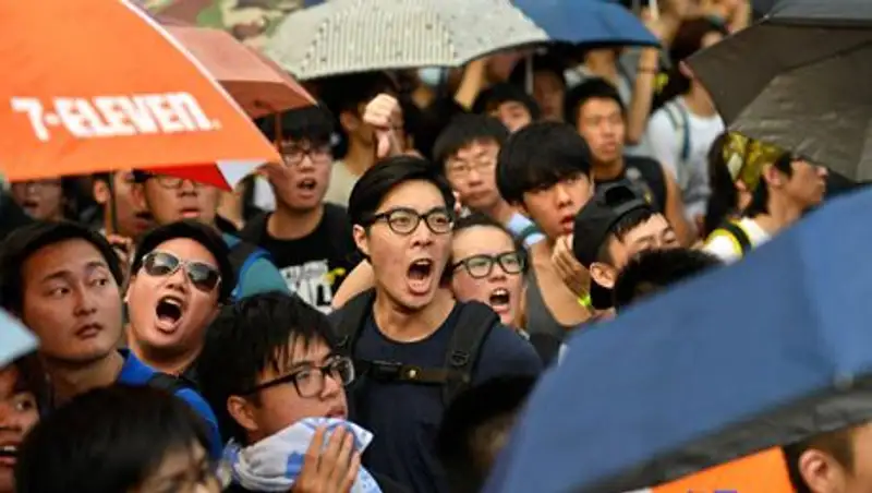 Демонстранты готовятся захватить правительственные здания в Гонконге