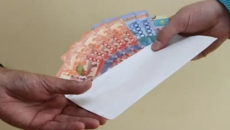 В Жамбылской области за попавшимися на взятке полицейскими устроили погоню