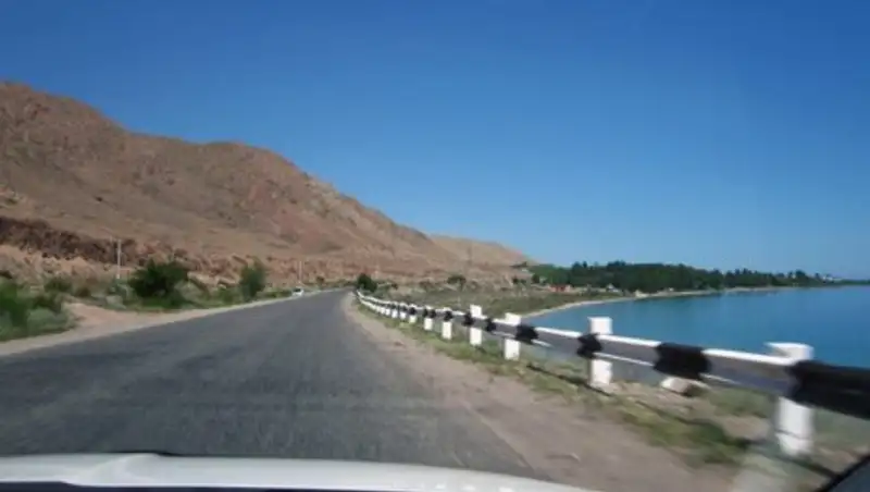 Пьяный казахстанский водитель вез 50 человек с Иссык-Куля