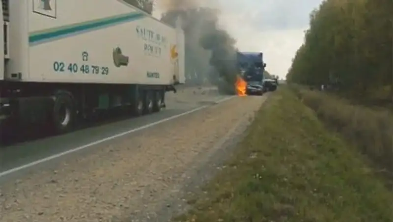 Молодой водитель заживо сгорел после ДТП с грузовиком