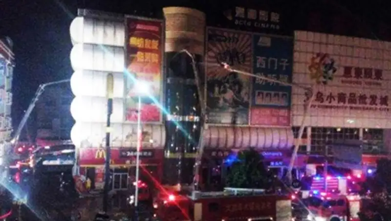 В Китае сильный пожар на вещевом рынке унес 17 жизней   