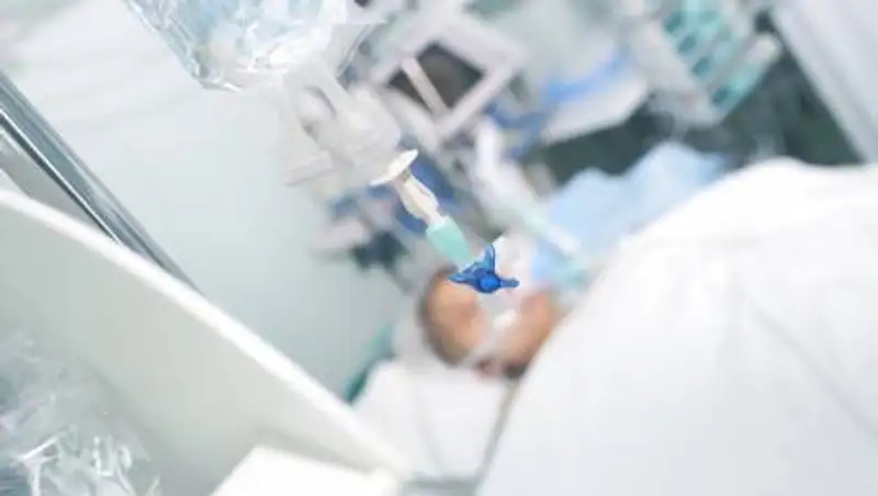 Три человека находятся в реанимации после взрыва в столичном кафе