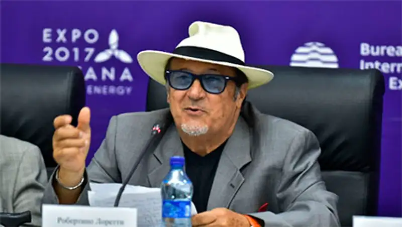 Итальянский певец Роберто Лорети рассказал, что давно дружит с Президентом Казахстана