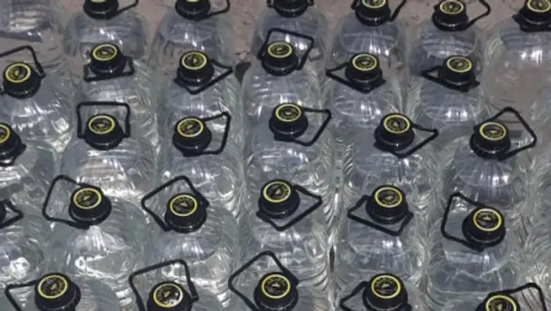 Почти 800 литров контрафактного алкоголя не попали в Казахстан из России